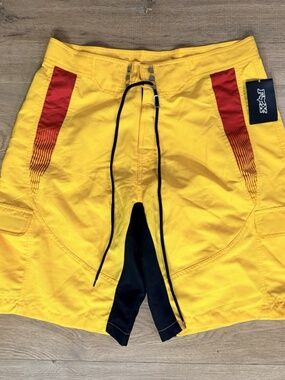 Vintage NWT Y2K Tantrum Double Up Yellow Shorts Men's 38